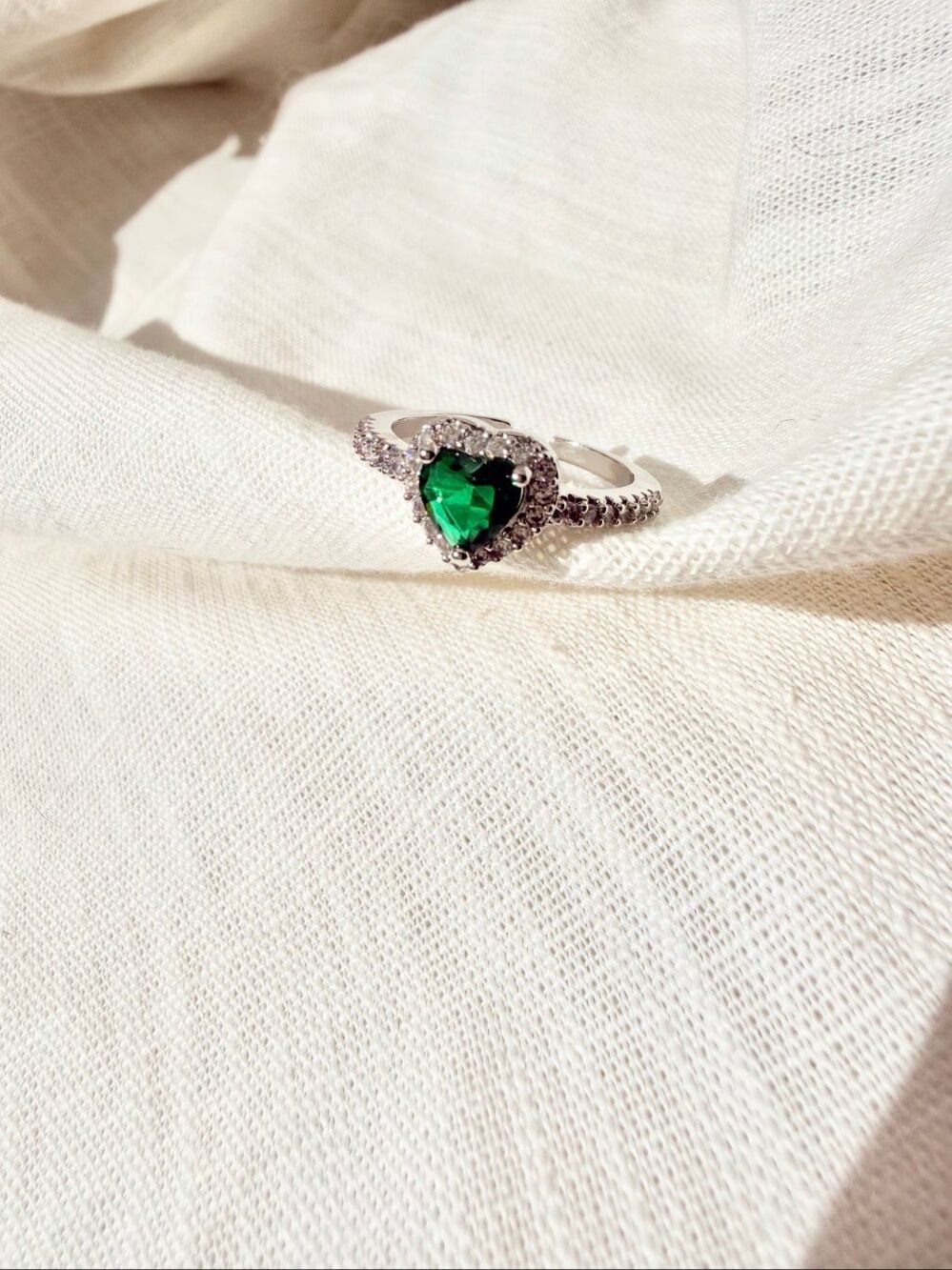 Emerald Green Heart Cubic Zirconia adjustabel Halo Ring Silver Tone